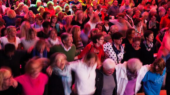 Das große Berliner Weihnachts - RUDELSINGEN im Admiralspalast